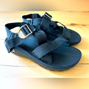 WOMEN’S CHACO’S SIZE 8